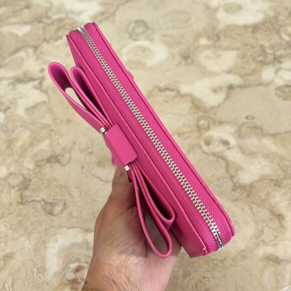 Betsey Johnson Fuchsia Big Bow Large Zip Around Wallet Wristlet - Picture 8 of 13